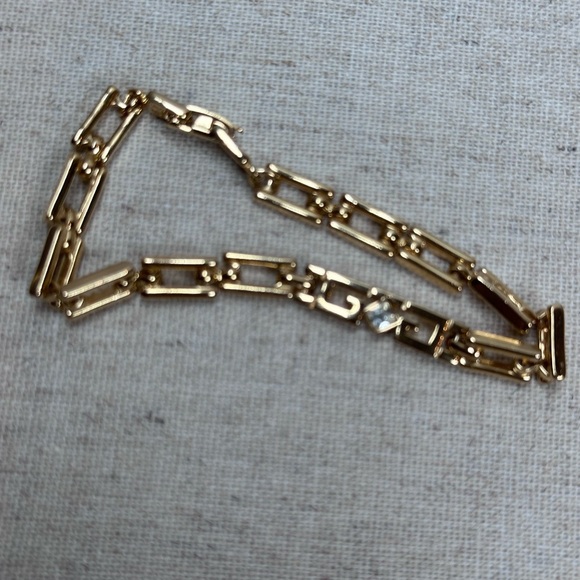 Elegant Givenchy Gold Link Bracelet - Picture 2 of 6